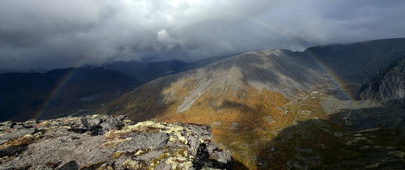 Осень в Хибинах: золотая тундра и двойная радуга